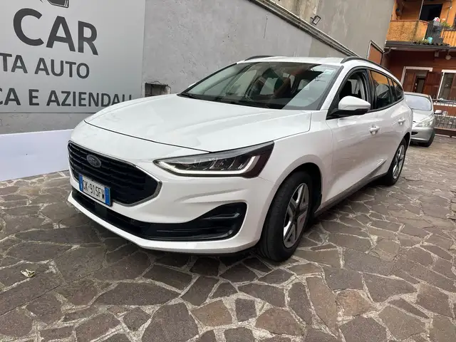 Ford Focus view 3