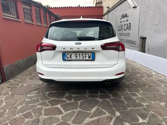 Ford Focus view 2