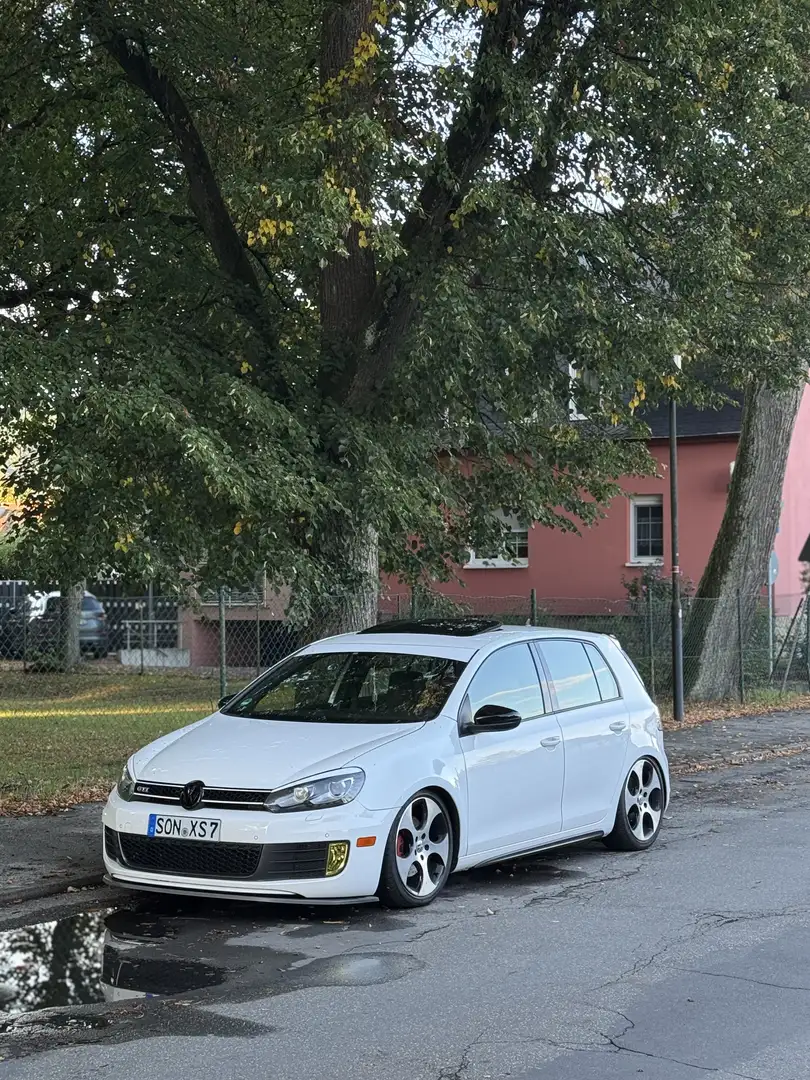 Volkswagen Golf GTI Golf 2.0 GTI DSG Bílá - 1