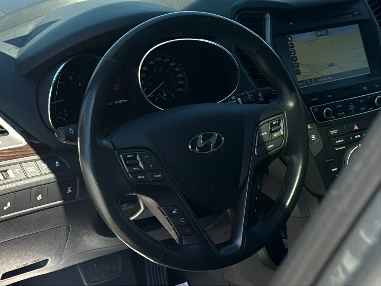 Hyundai SANTA FE photo Hyundai SANTA FE