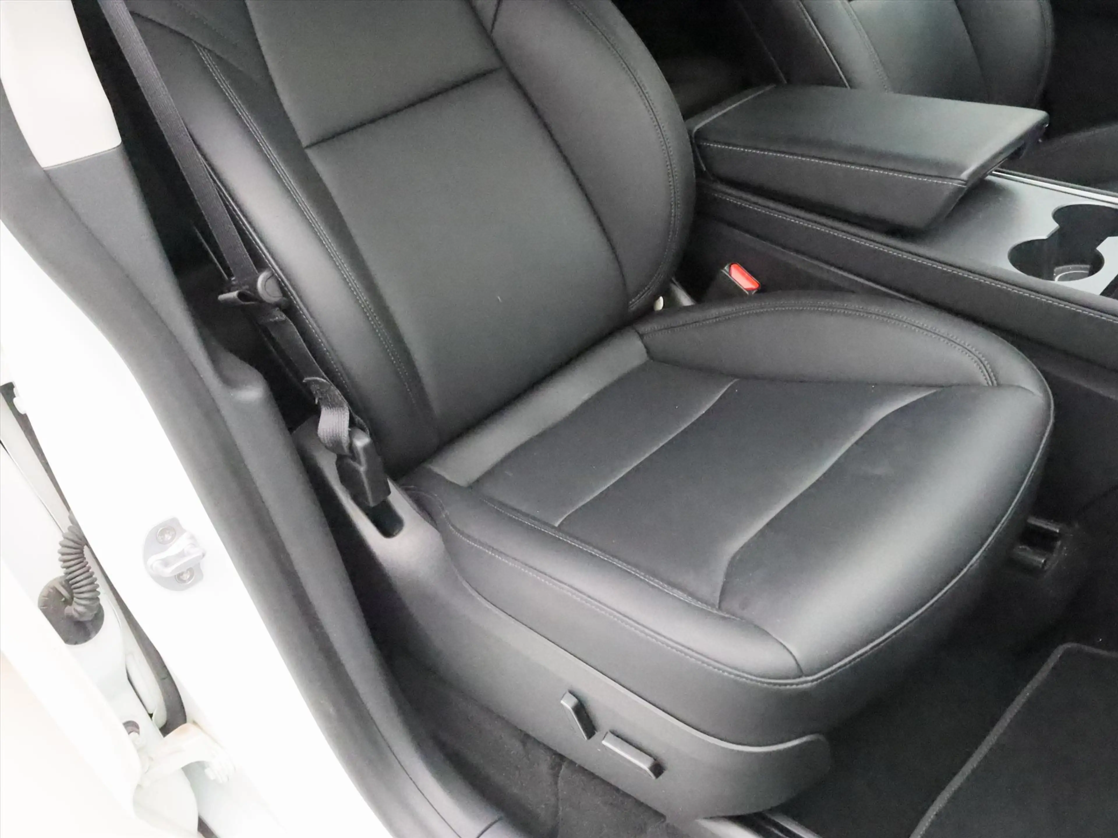Tesla Model Y Long Range AWD 75kWh 351pk 95.2% SoH [ TREKHAAK+AM — photo 18