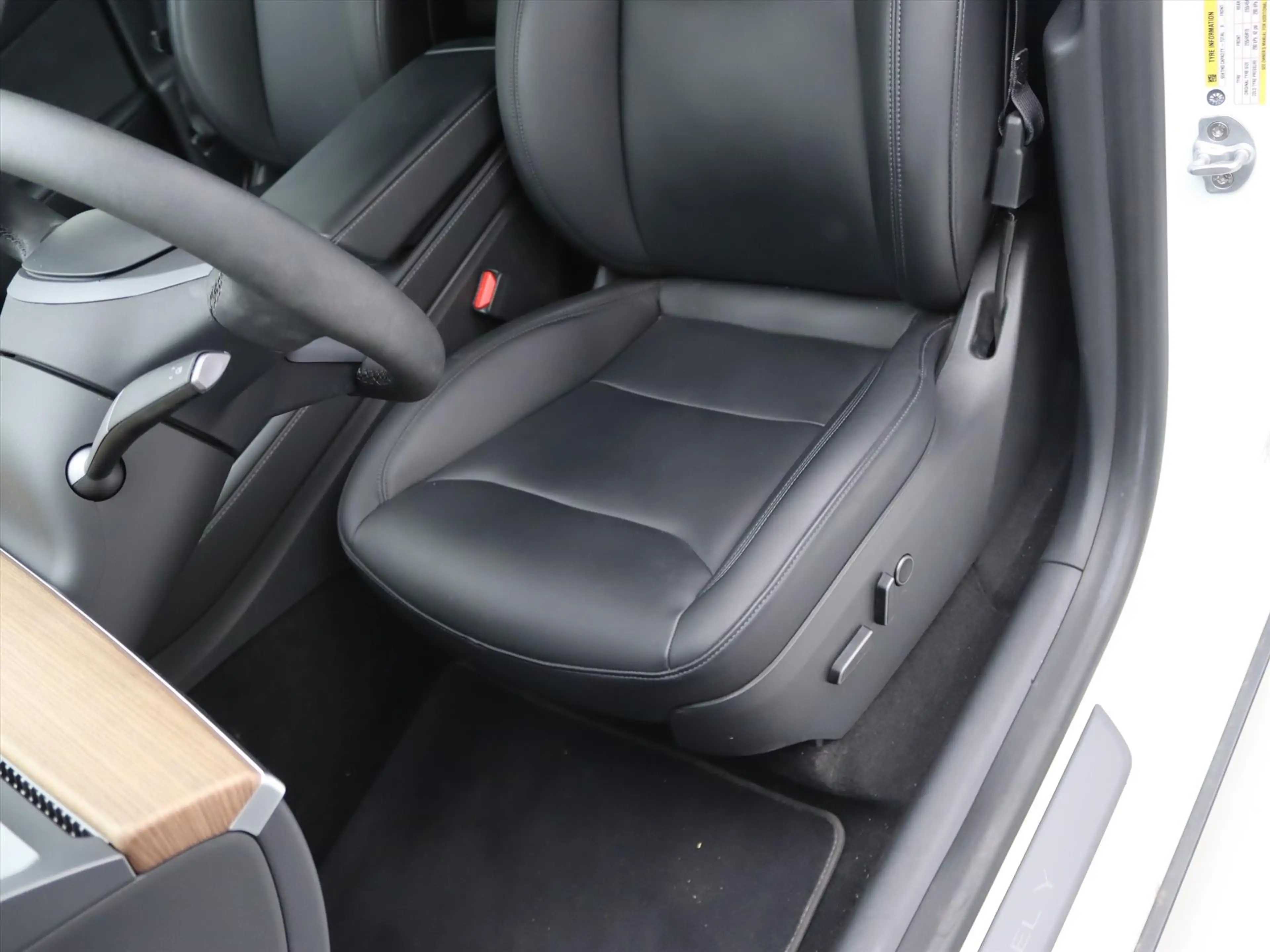 Tesla Model Y Long Range AWD 75kWh 351pk 95.2% SoH [ TREKHAAK+AM — photo 20