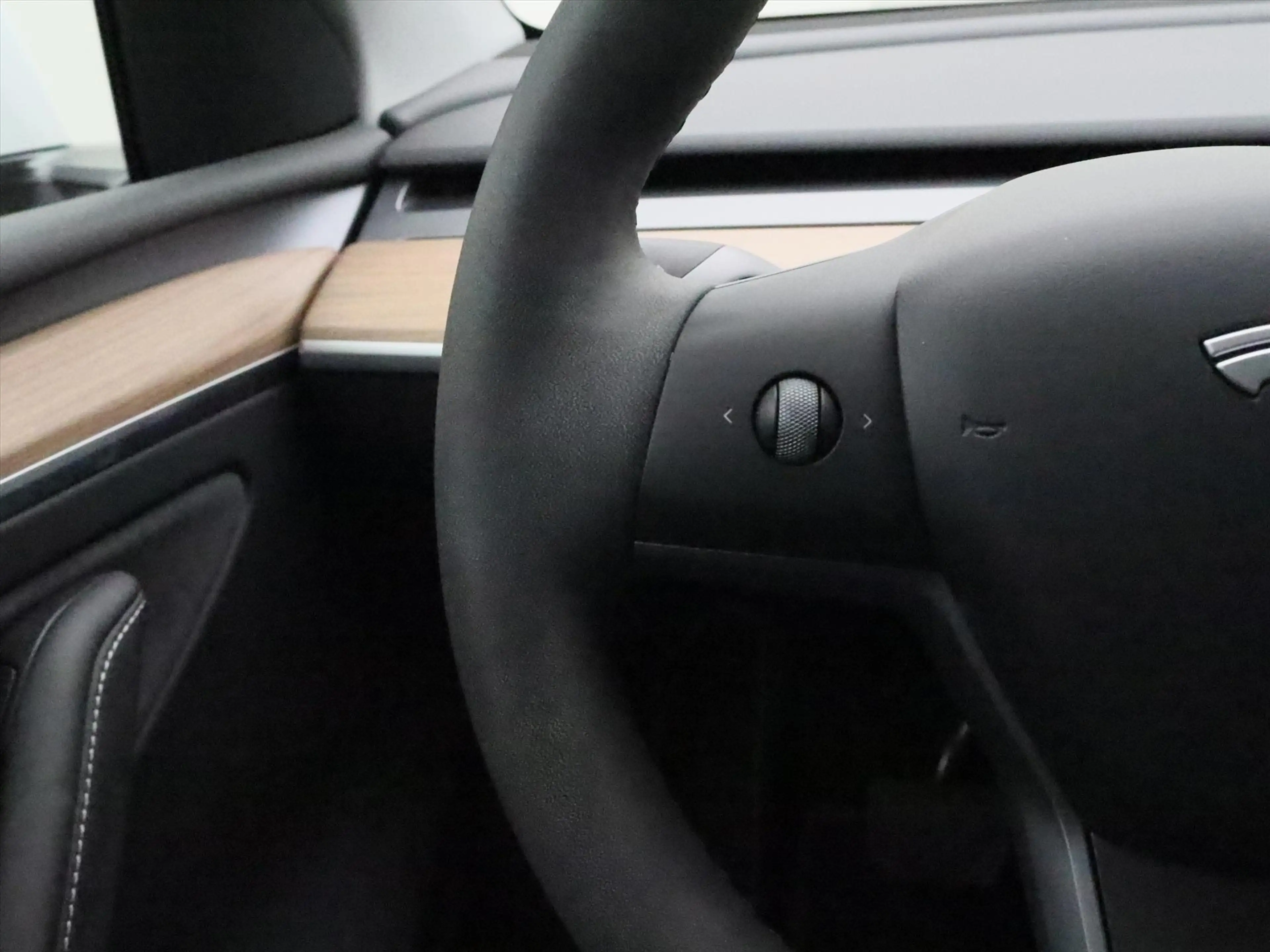 Tesla Model Y Long Range AWD 75kWh 351pk 95.2% SoH [ TREKHAAK+AM — photo 22