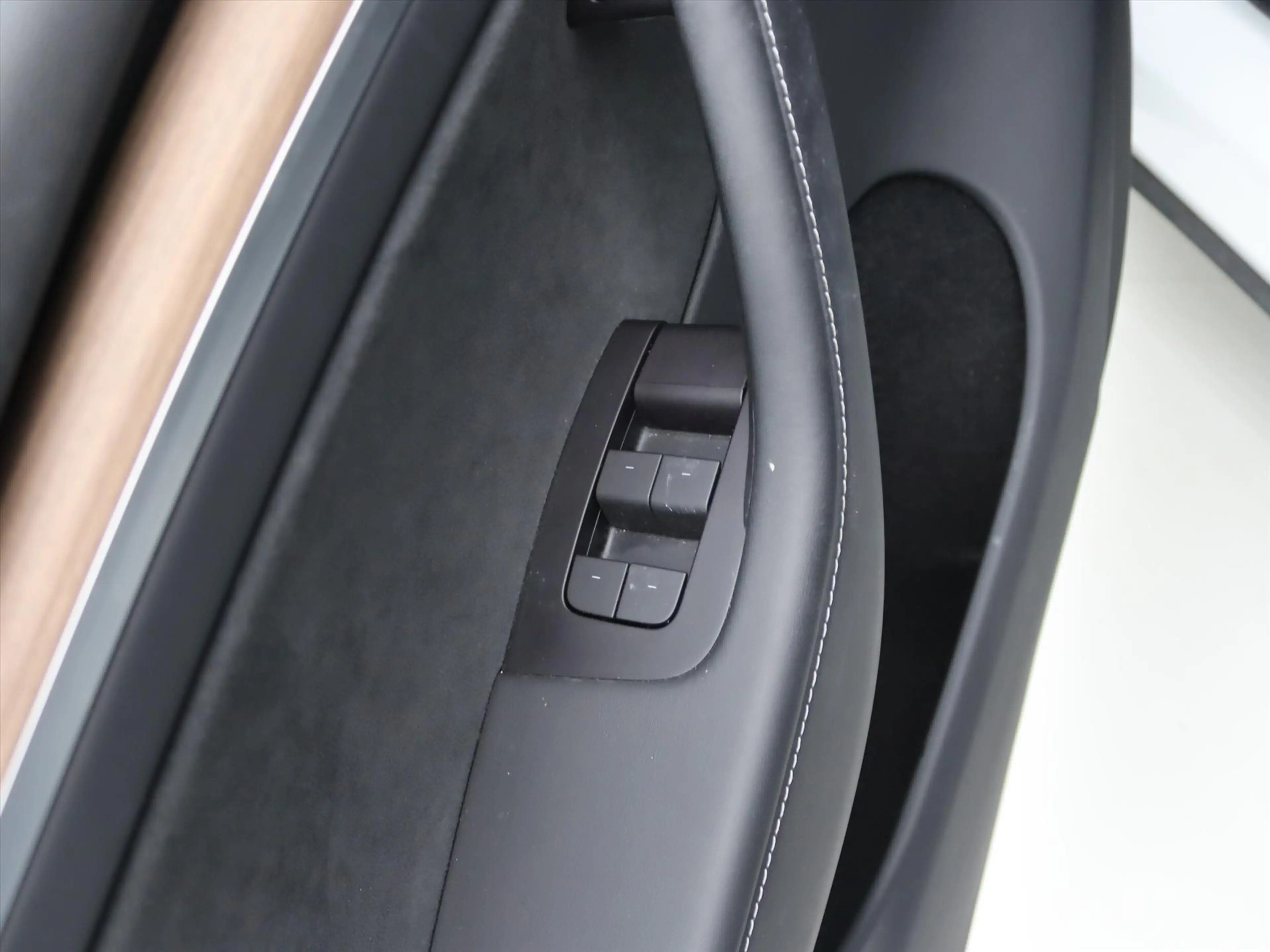 Tesla Model Y Long Range AWD 75kWh 351pk 95.2% SoH [ TREKHAAK+AM — photo 29