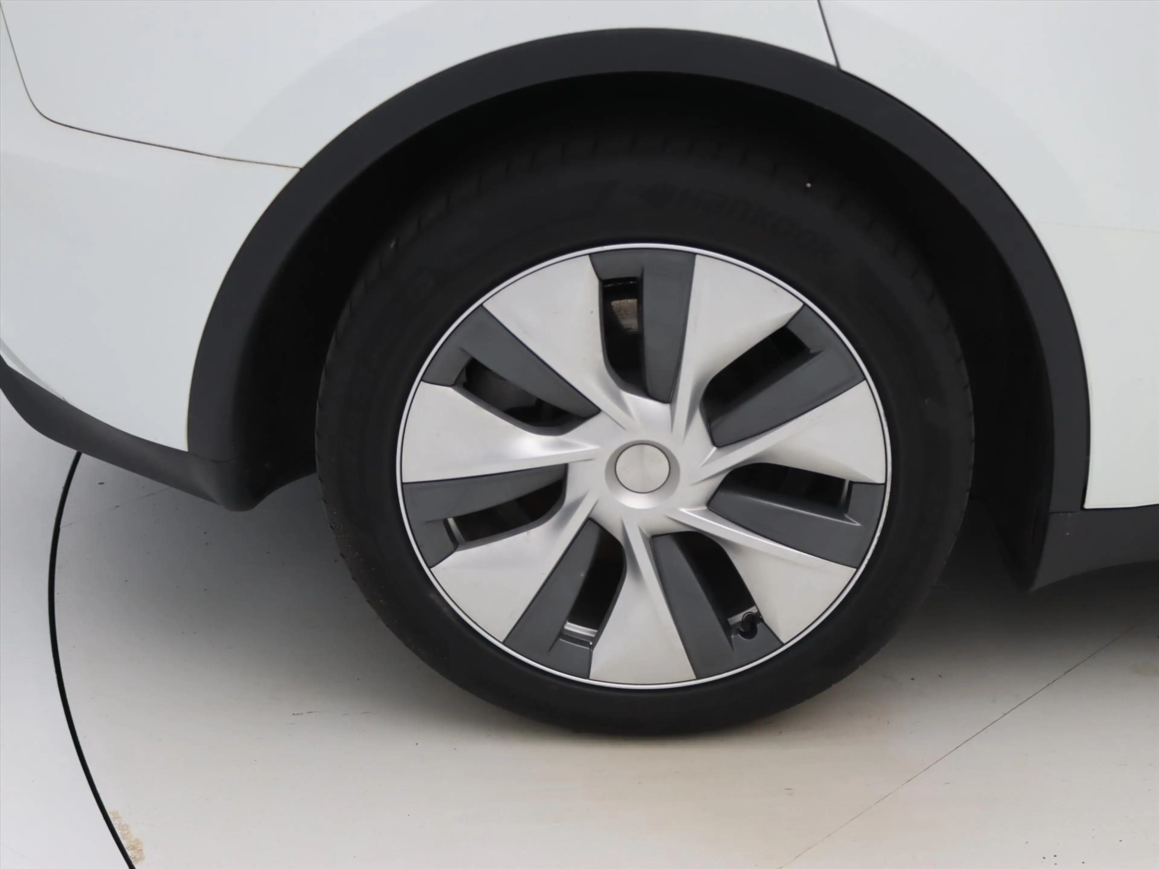 Tesla Model Y Long Range AWD 75kWh 351pk 95.2% SoH [ TREKHAAK+AM — photo 9