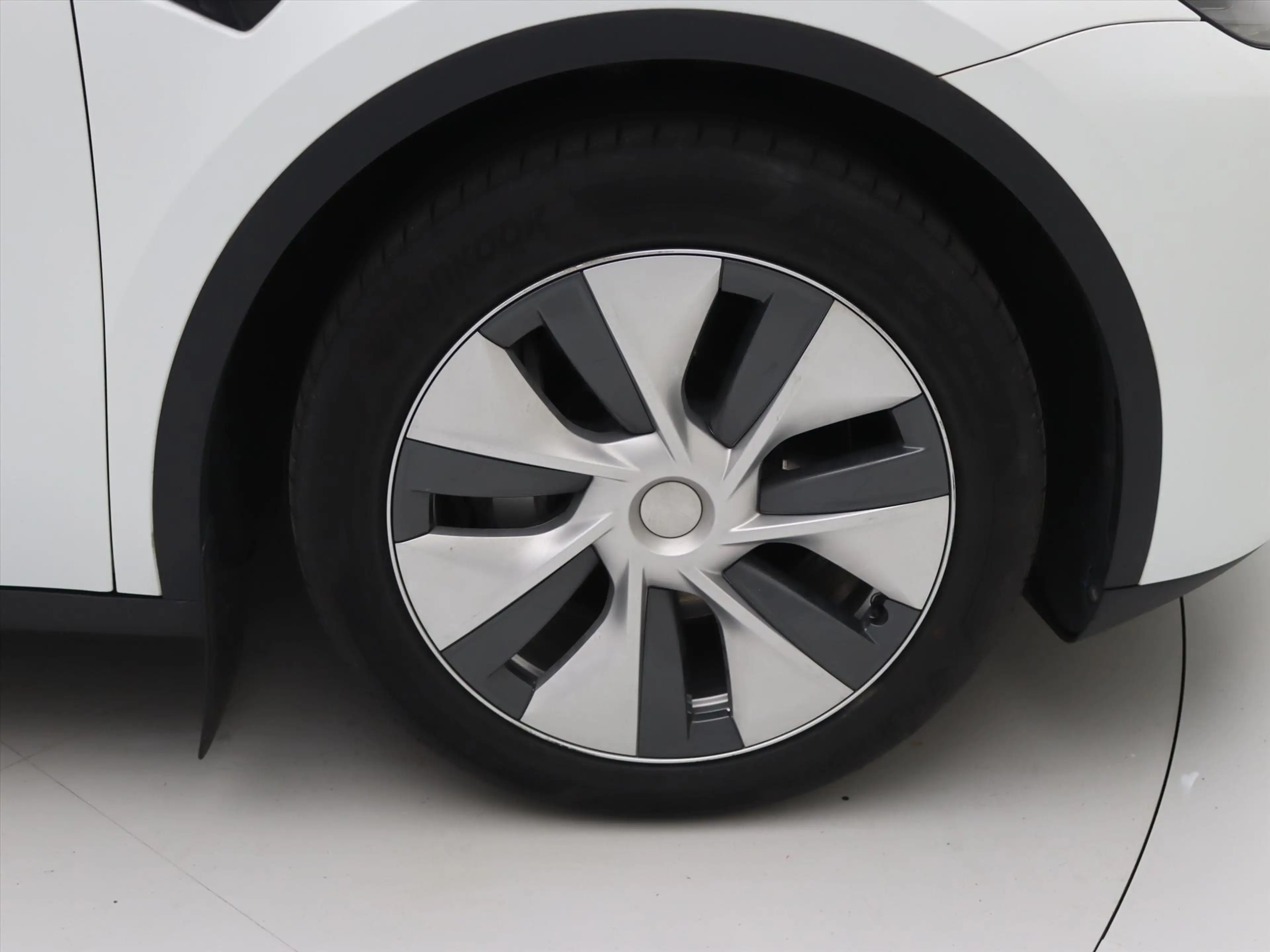 Tesla Model Y Long Range AWD 75kWh 351pk 95.2% SoH [ TREKHAAK+AM — photo 10