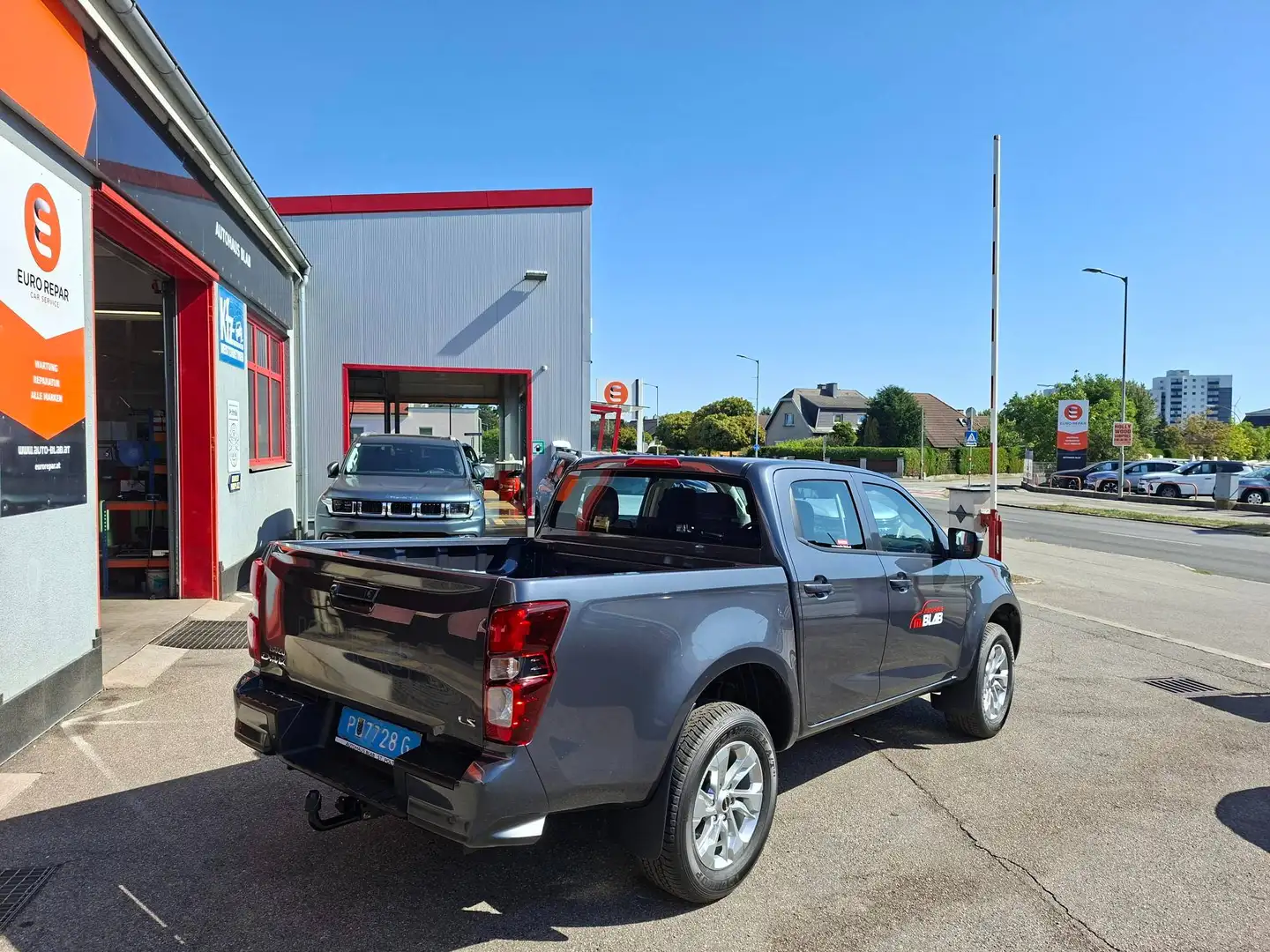Isuzu D-Max D-MAX 2,2l Double Cab 4WD Automatik * NEUES MODELL * Grau - 2