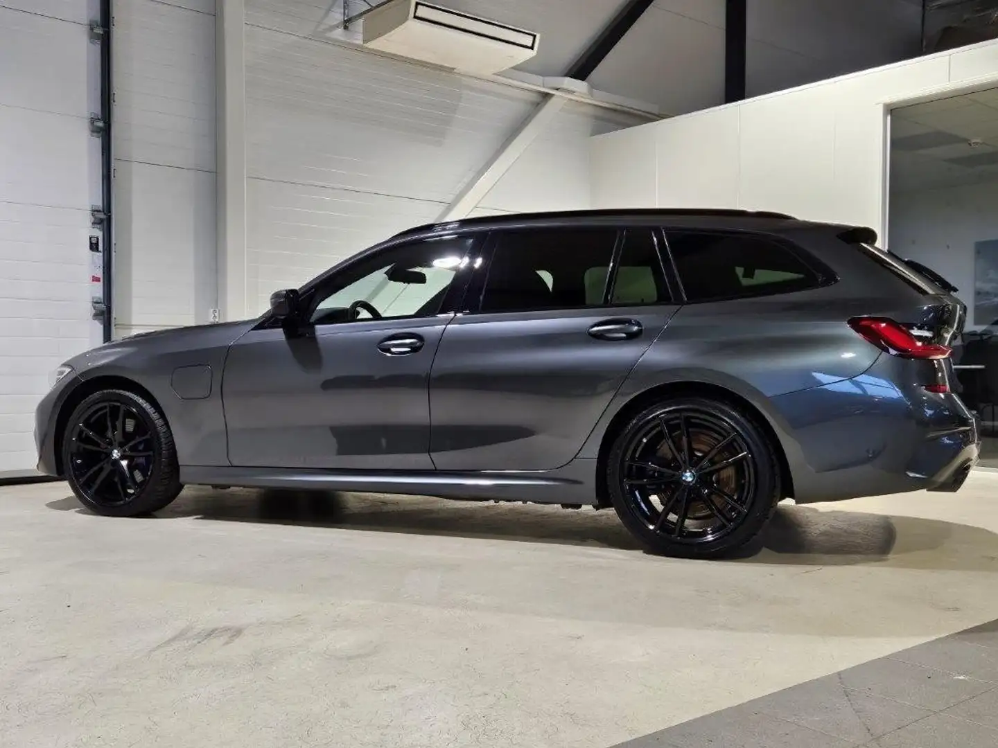 BMW 330 330e xDrive Touring Gris - 2