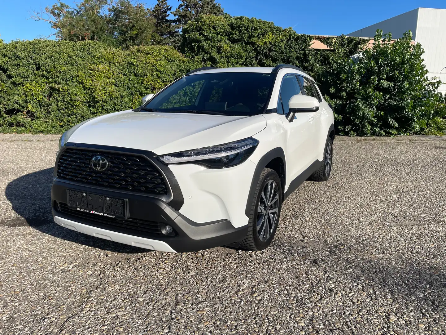 Toyota Corolla Cross Corolla Cross 1,8 Hybrid Active Drive 2WD Active Drive Weiß - 1