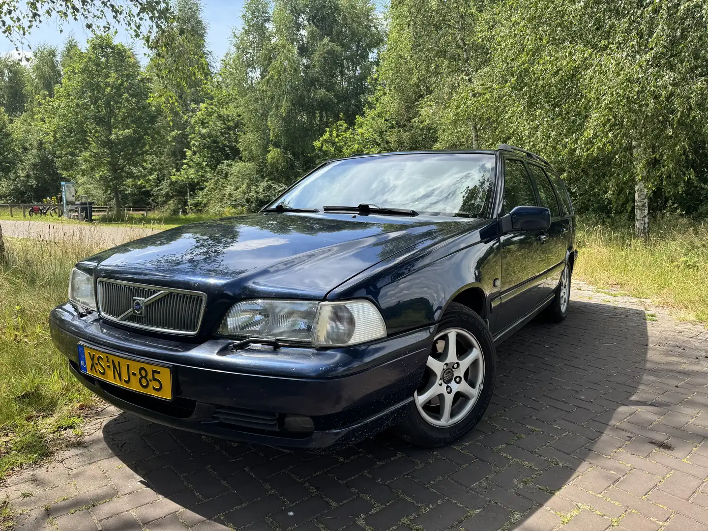 Volvo V70 2.5 Luxury-Line Bleu - 1