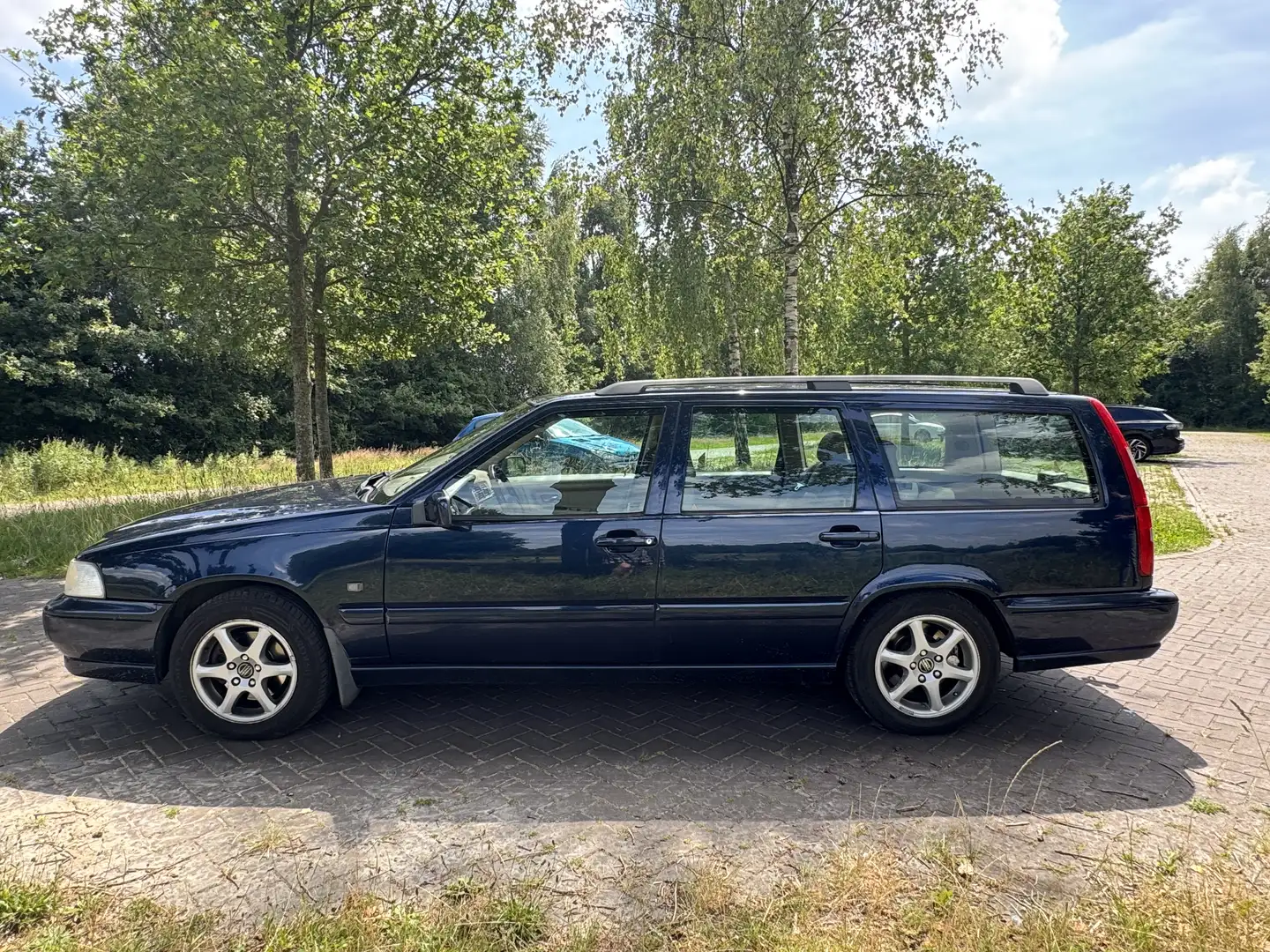 Volvo V70 2.5 Luxury-Line Bleu - 2
