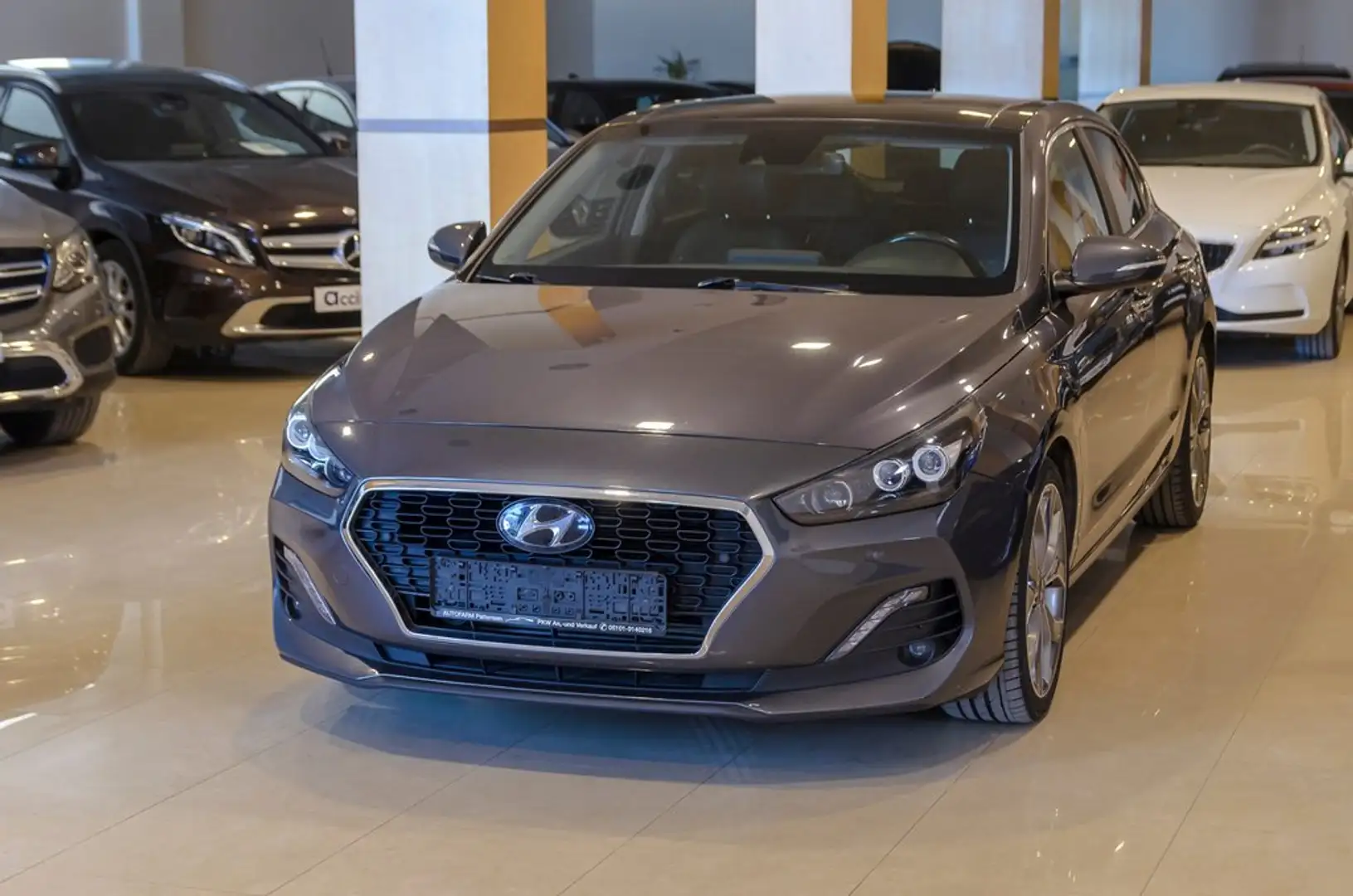 Hyundai i30 1.6 CRDi 100kW (136CV) Tecno Fastback Gris - 2