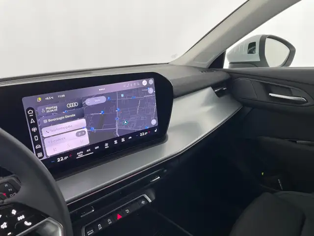 Audi Q3 view 9