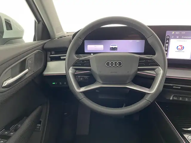 Audi Q3 view 12