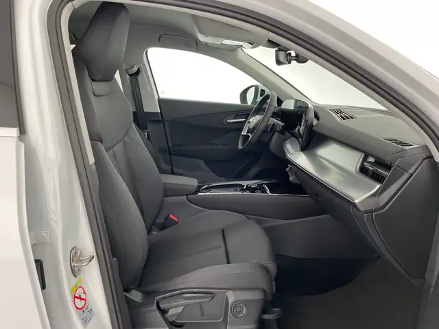 Audi Q3 view 10