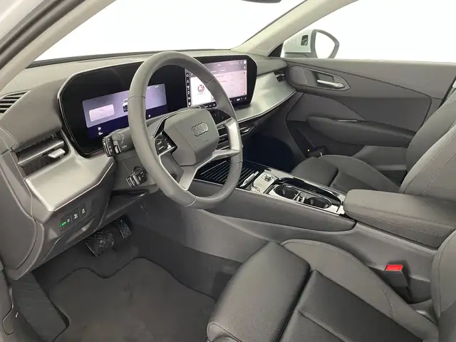 Audi Q3 view 8