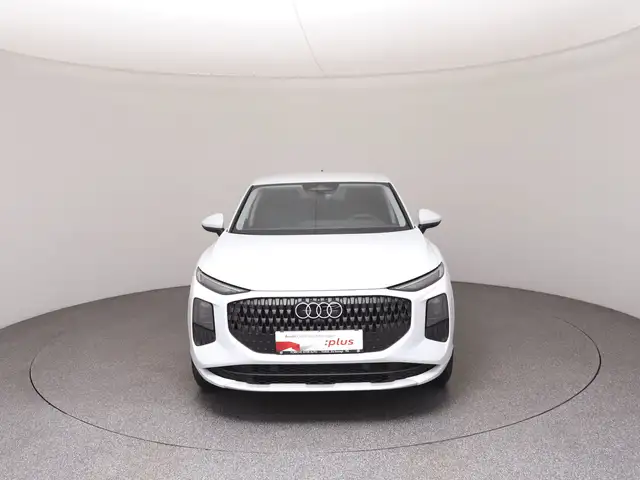 Audi Q3 view 3