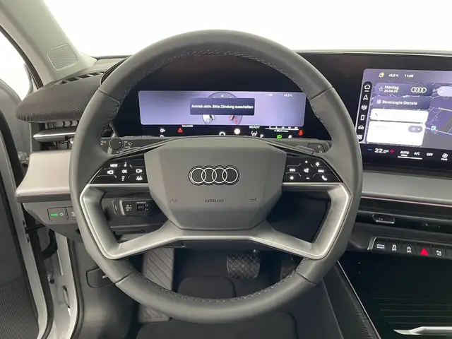 Audi Q3 view 13