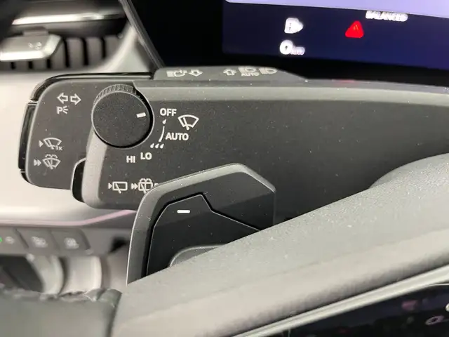 Audi Q3 view 14