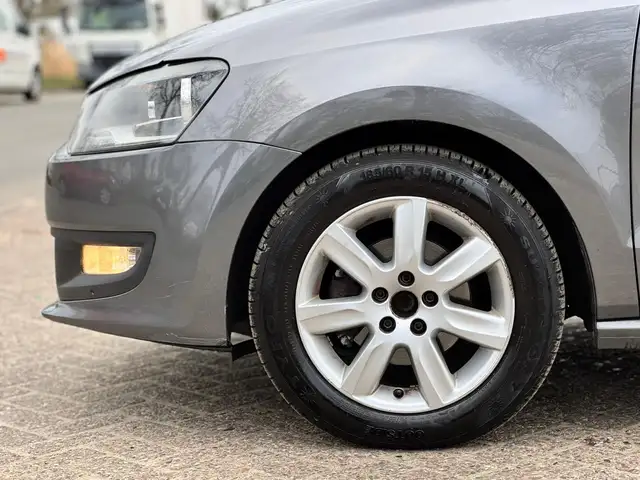 Volkswagen Polo view 5