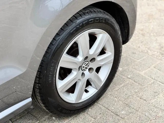 Volkswagen Polo view 6