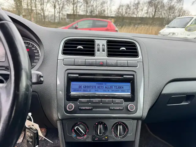 Volkswagen Polo view 8