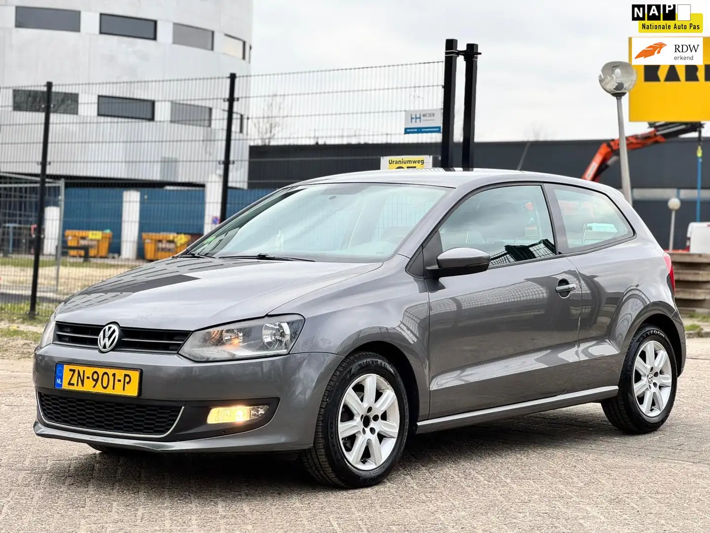 Volkswagen Polo 1.6 TDI Highline Grau - 1
