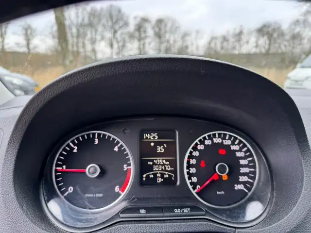 Volkswagen Polo view 9