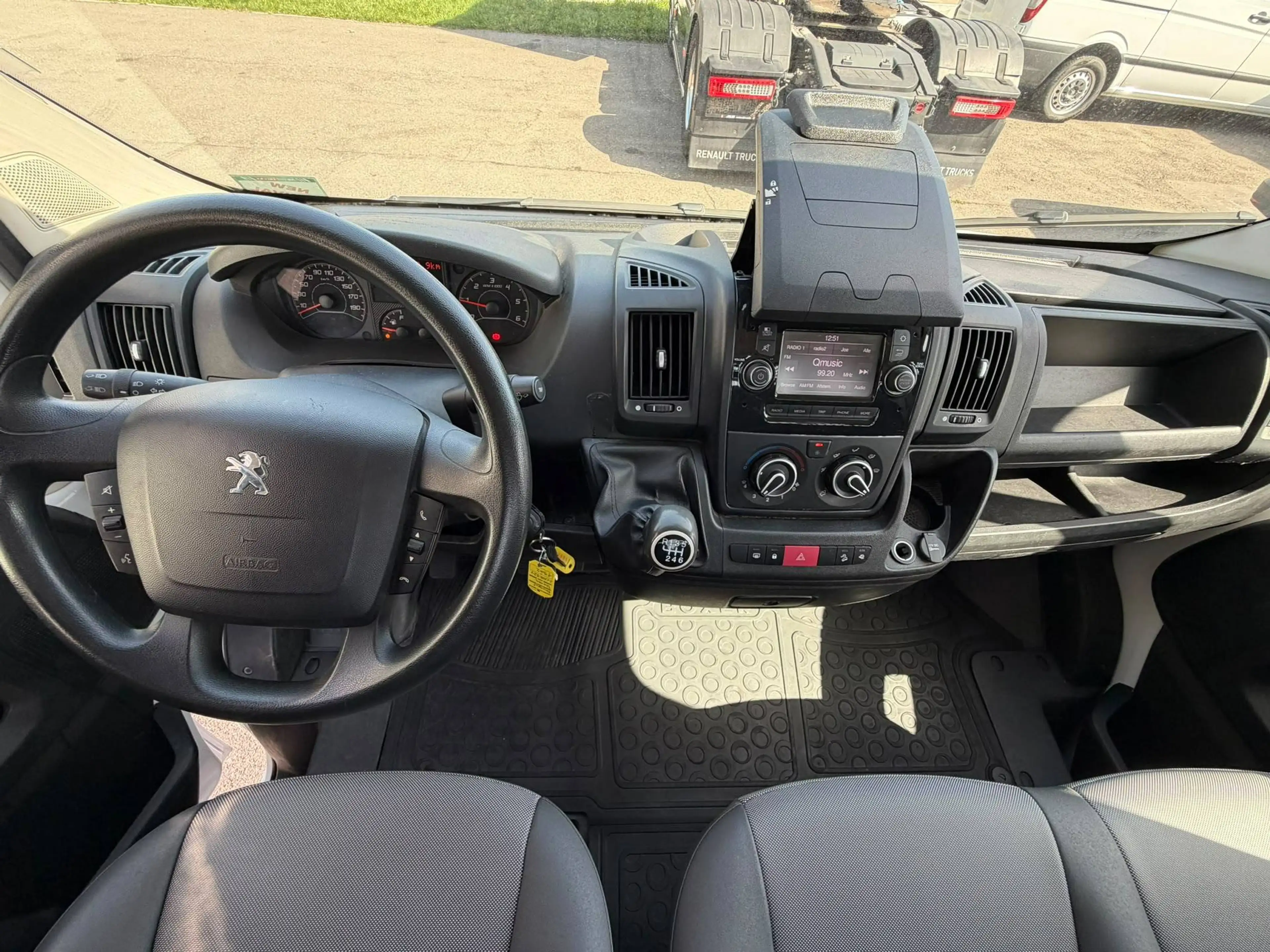 Peugeot Boxer (Stock ID 70999) — photo 12