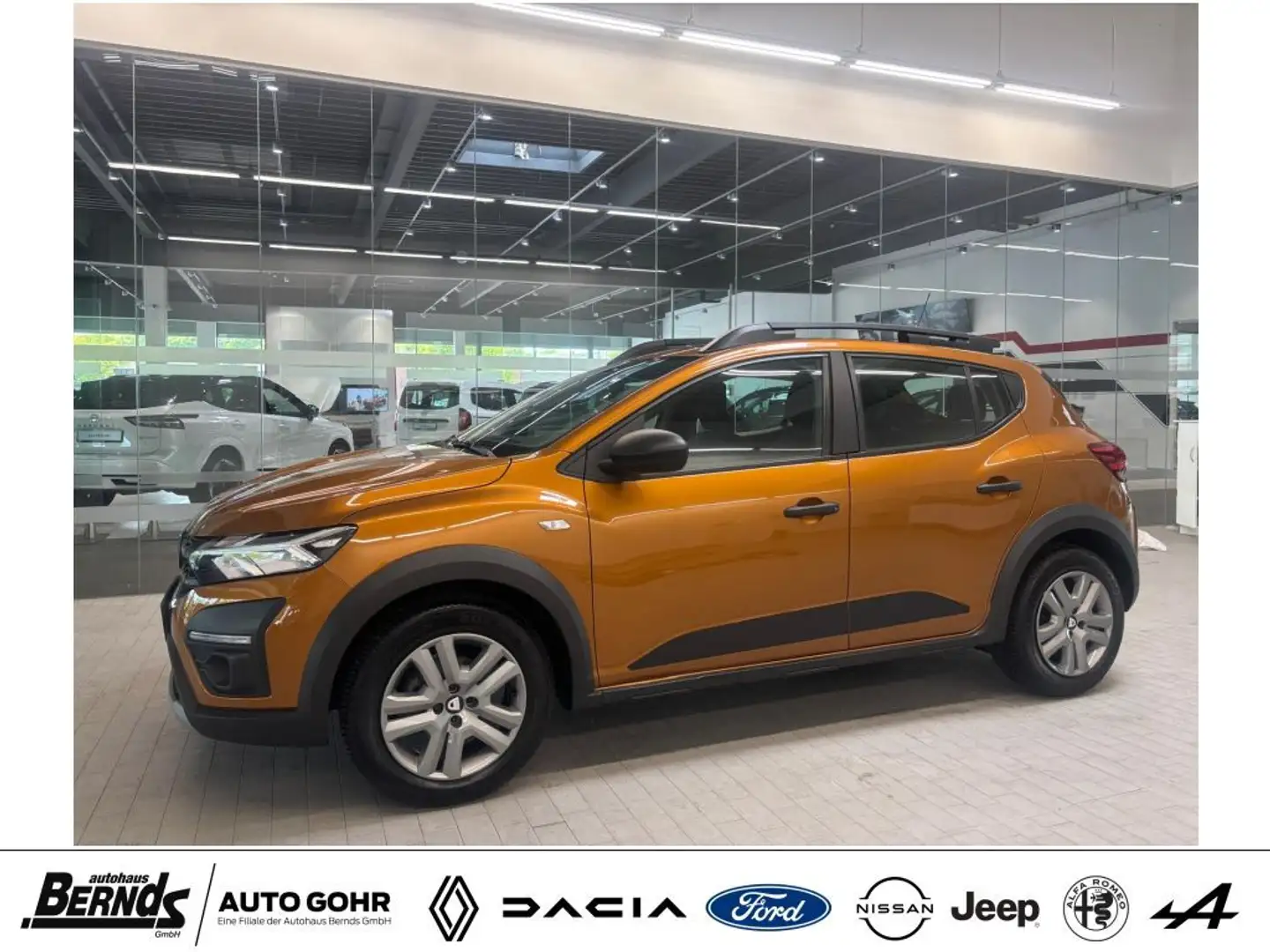 Dacia Sandero Stepway TCe 90 Essential START-/STOP Automatik Orange - 1