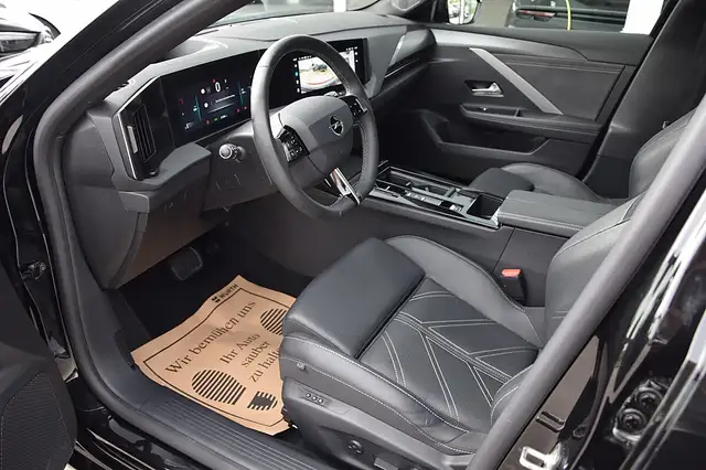 Opel Astra view 4