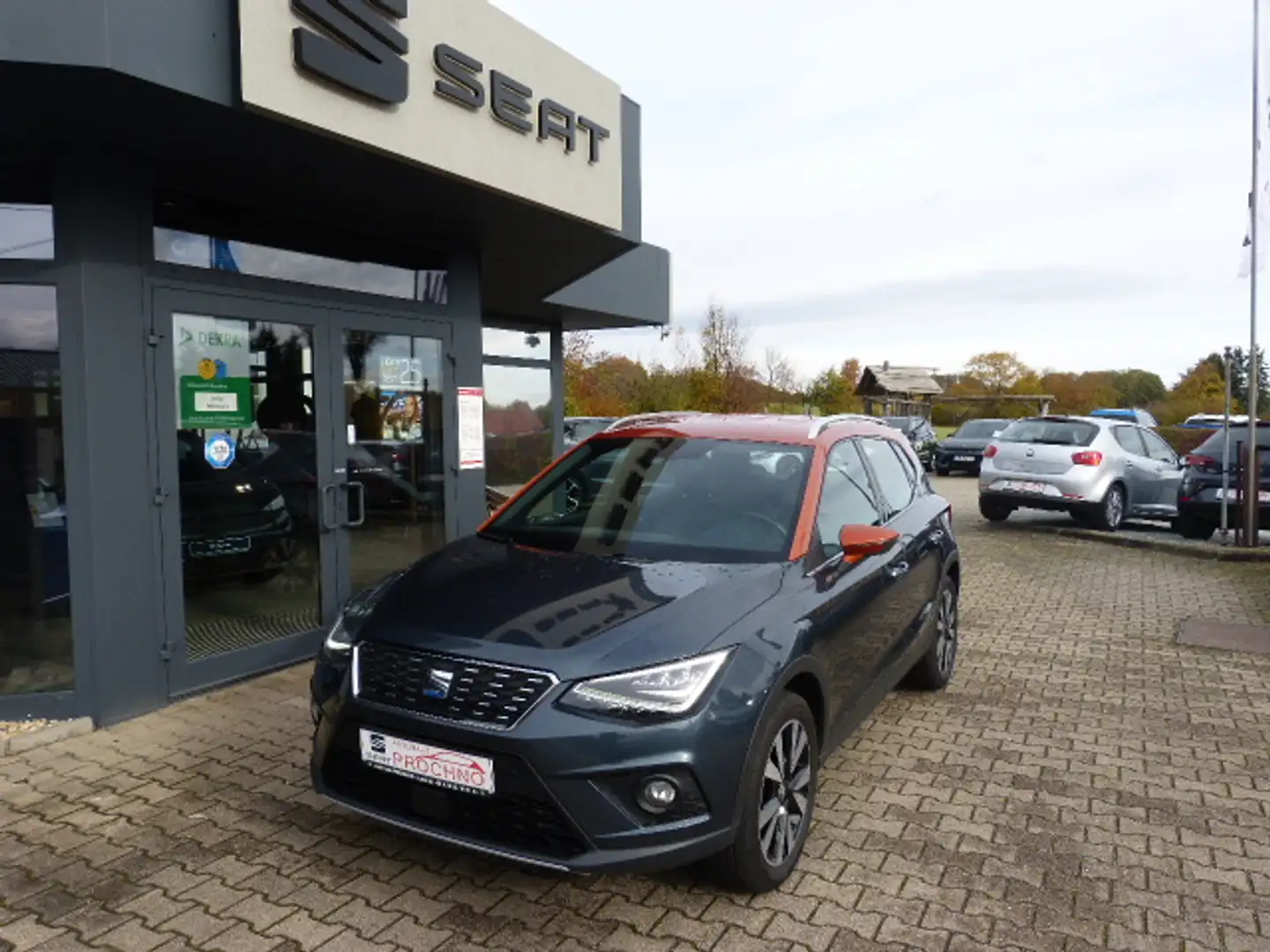 SEAT Arona Style Arona 1.0 TSI Beats DSG 110 PS Grau - 1