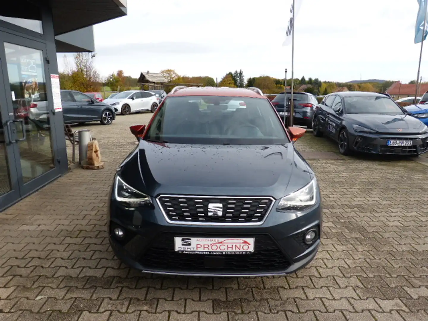 SEAT Arona Style Arona 1.0 TSI Beats DSG 110 PS Grau - 2