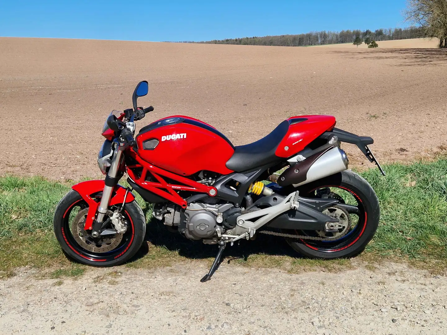 Ducati Monster 696 Roşu - 1