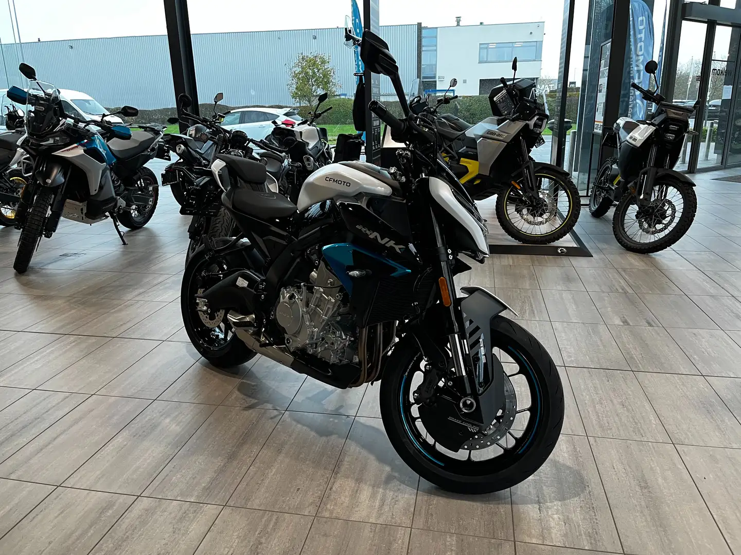 CFMOTO 675NK // IN STOCK, DIRECT LEVERBAAR! Blanc - 2