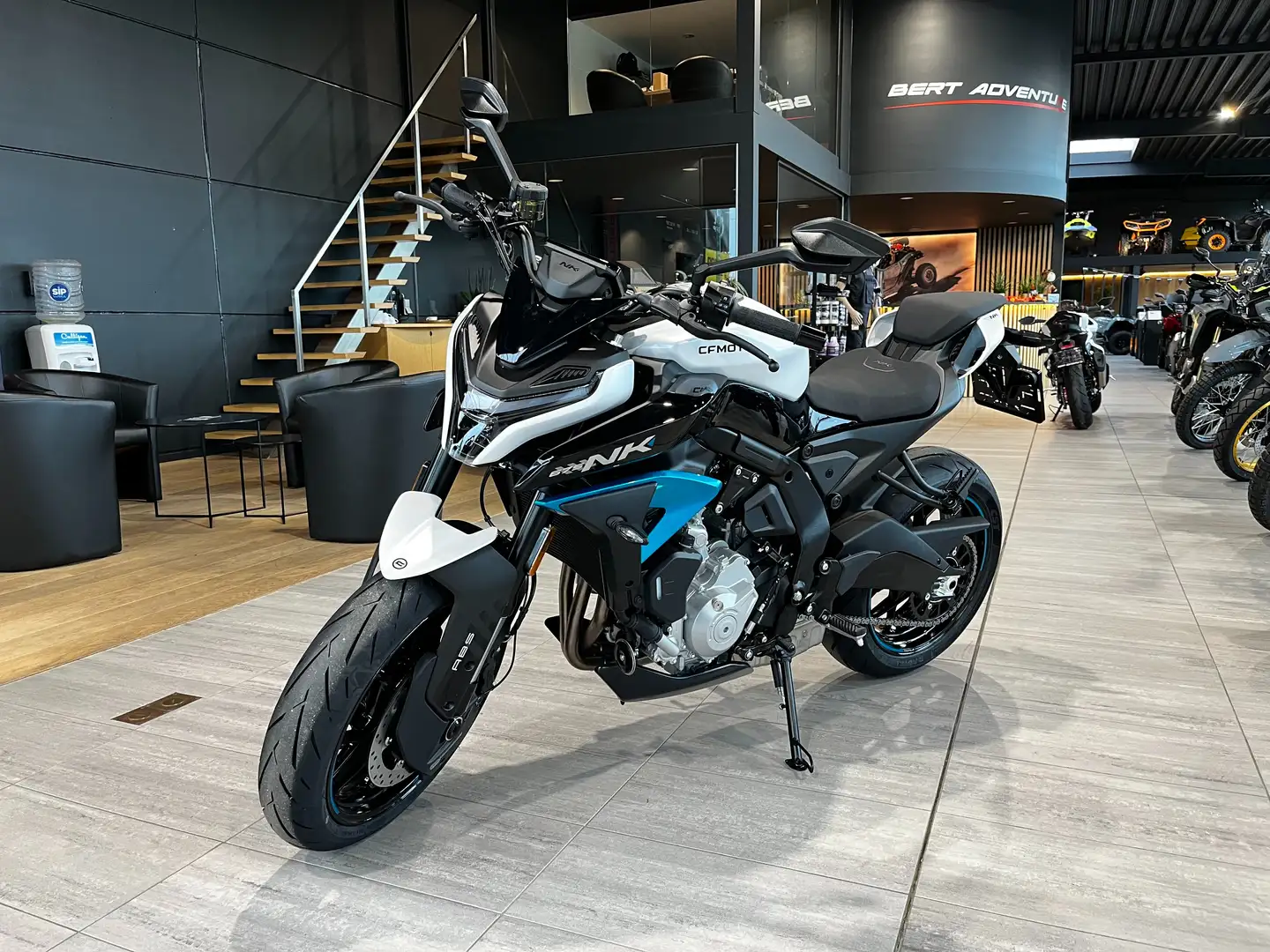 CFMOTO 675NK // IN STOCK, DIRECT LEVERBAAR! Blanc - 1