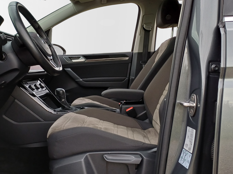 Volkswagen Touran 1.5 TSI Highline / Trekhaak / LED / Panodak — photo 22