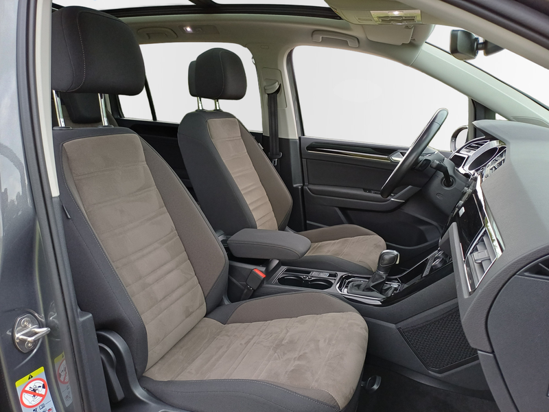 Volkswagen Touran 1.5 TSI Highline / Trekhaak / LED / Panodak — photo 36