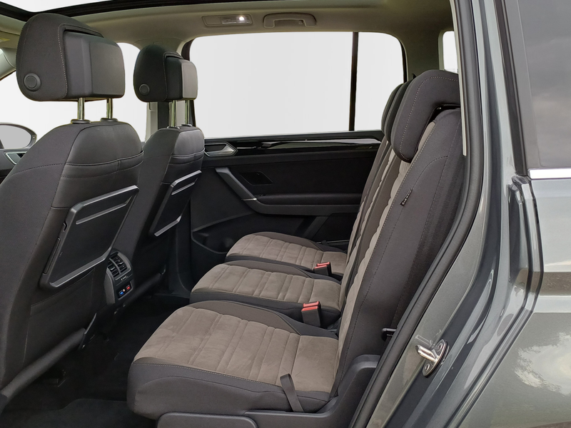 Volkswagen Touran 1.5 TSI Highline / Trekhaak / LED / Panodak — photo 26