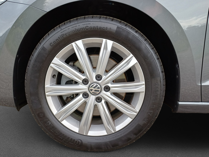 Volkswagen Touran 1.5 TSI Highline / Trekhaak / LED / Panodak — photo 12