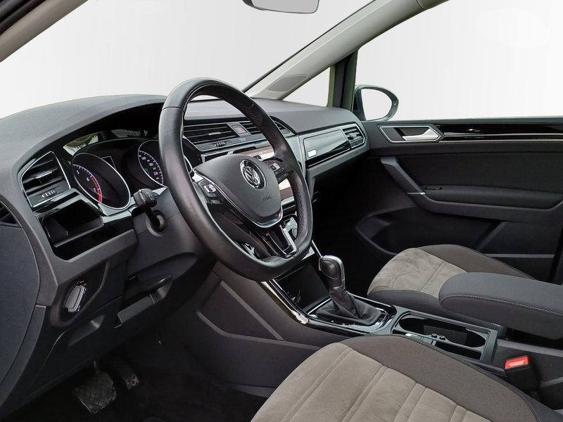 Volkswagen Touran 1.5 TSI Highline / Trekhaak / LED / Panodak — photo 21