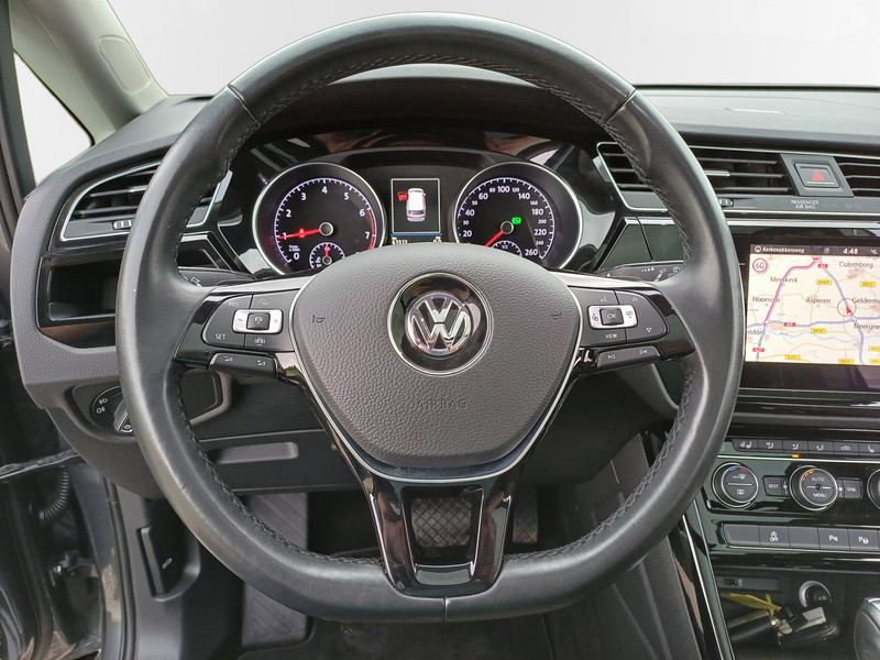 Volkswagen Touran 1.5 TSI Highline / Trekhaak / LED / Panodak — photo 41