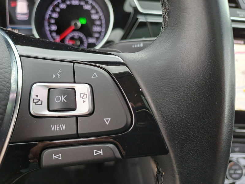 Volkswagen Touran 1.5 TSI Highline / Trekhaak / LED / Panodak — photo 42
