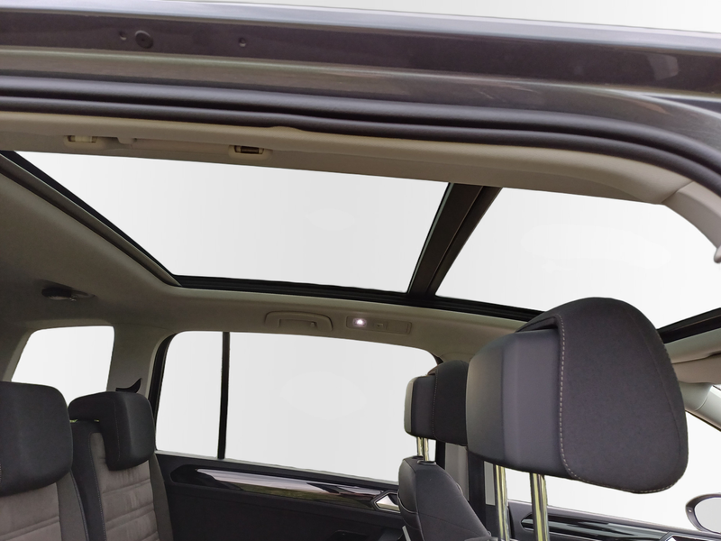 Volkswagen Touran 1.5 TSI Highline / Trekhaak / LED / Panodak — photo 34