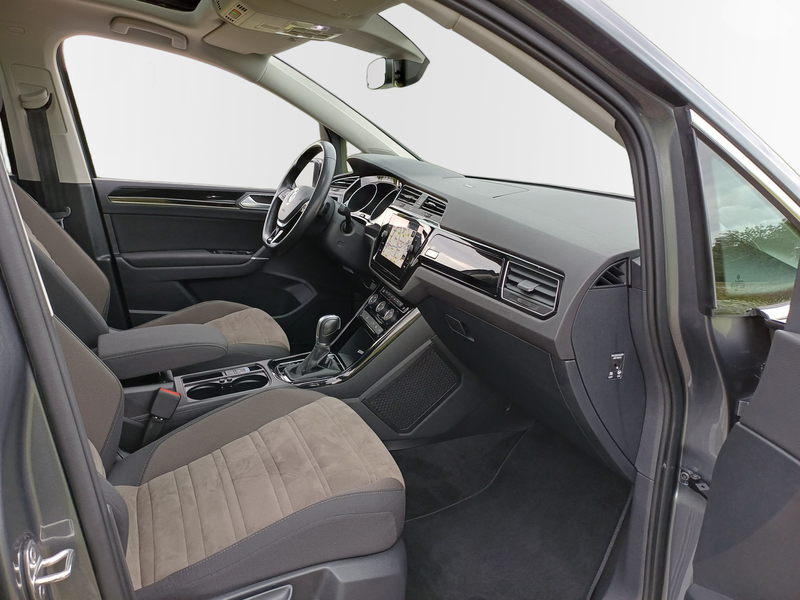 Volkswagen Touran 1.5 TSI Highline / Trekhaak / LED / Panodak — photo 35