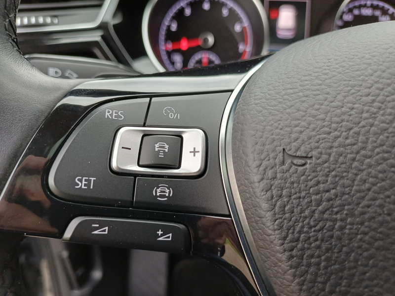 Volkswagen Touran 1.5 TSI Highline / Trekhaak / LED / Panodak — photo 43