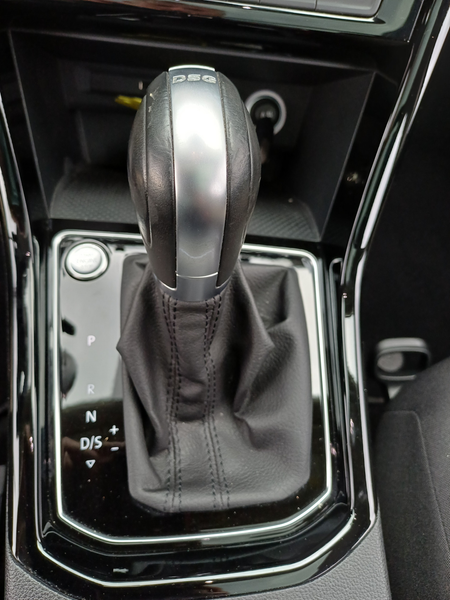 Volkswagen Touran 1.5 TSI Highline / Trekhaak / LED / Panodak — photo 37