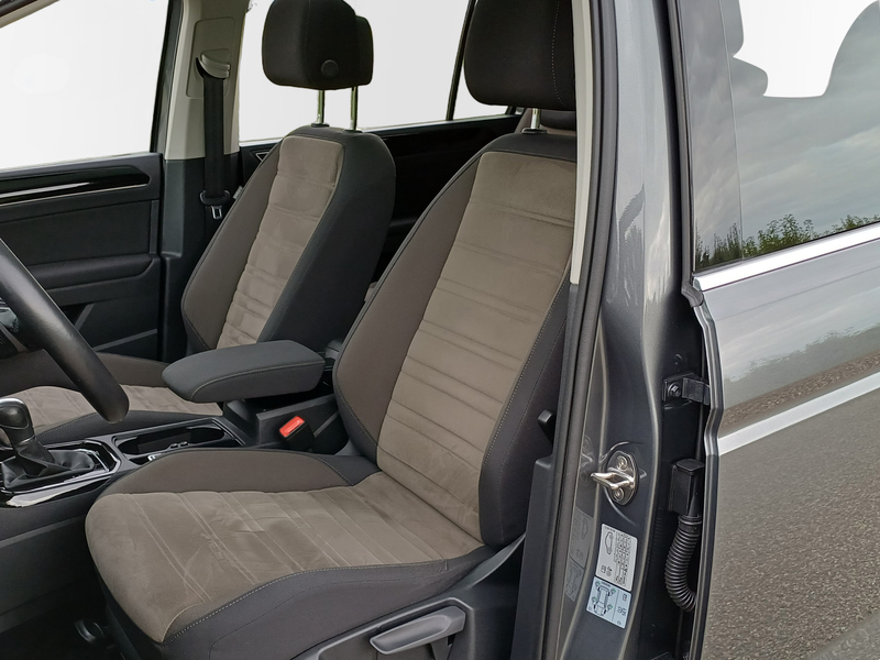 Volkswagen Touran 1.5 TSI Highline / Trekhaak / LED / Panodak — photo 25