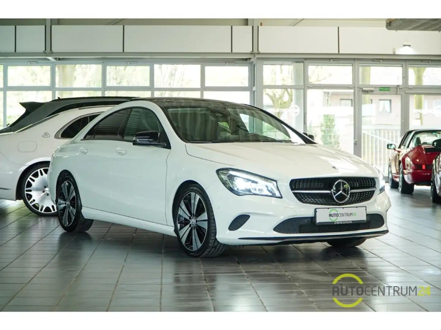 Mercedes-Benz CLA 180 Distronic Pano Night High-Perform-LED Ambiente Bianco - 1