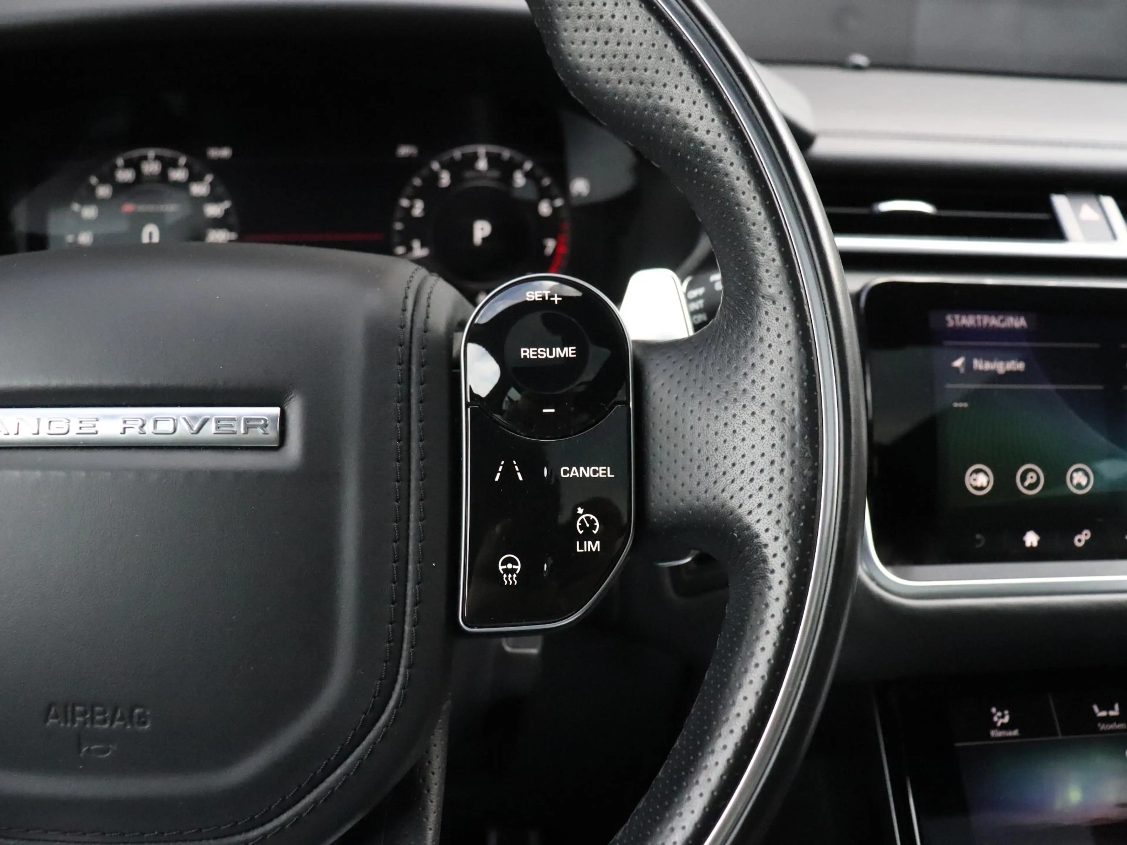 Land Rover Range Rover Velar 2.0 P250 Turbo AWD R-Dynamic HSE | LEDER | MEMORY — photo 24